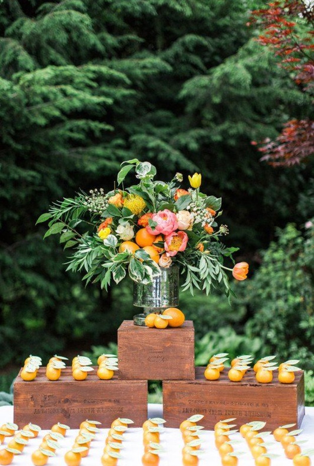 استخدمي ايضا الفواكه لطاولة ترقيم و توزيع الضيوف