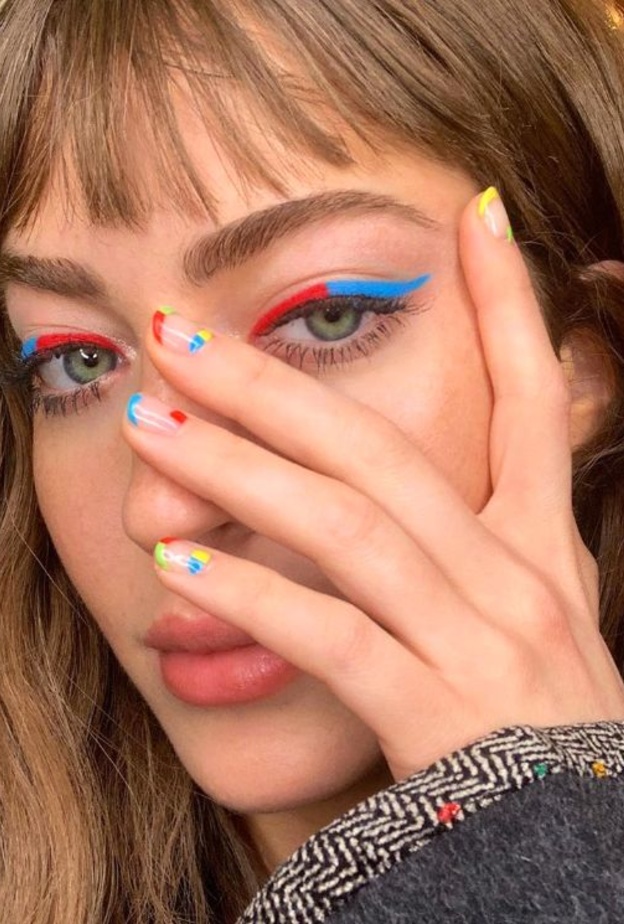 يمكنك مطابقة المناكير مع الآيلاينر المسحوب