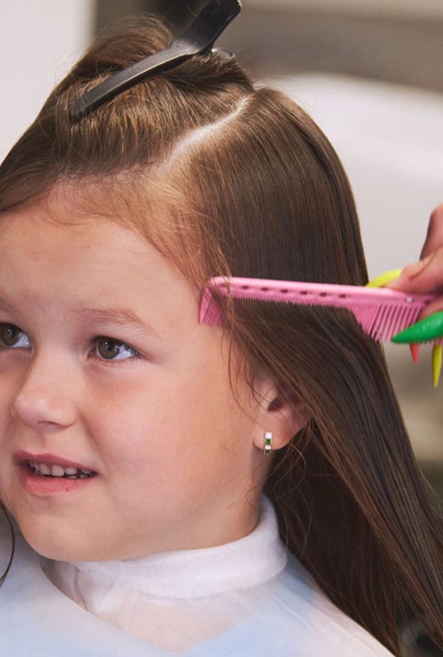 فوائد قص اطراف الشعر للاطفال