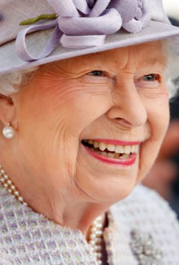 الملكة إليزابيث الثانية تضع مكياجها بنفسها بإستثناء مناسبة واحدة.. فما هي؟