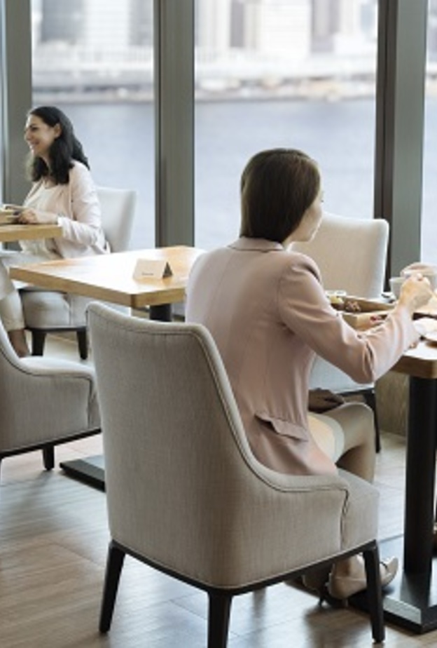  تطبيق بروتوكولات النظافة والسلامة