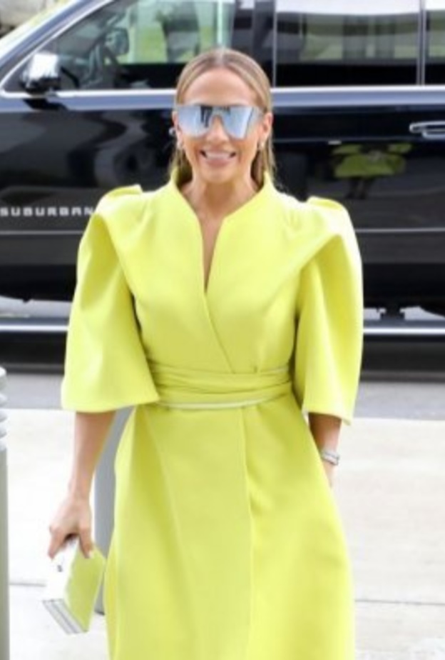 افكار تنسيق الاكسسوارات العصرية على طريقة جينيفر لوبيز