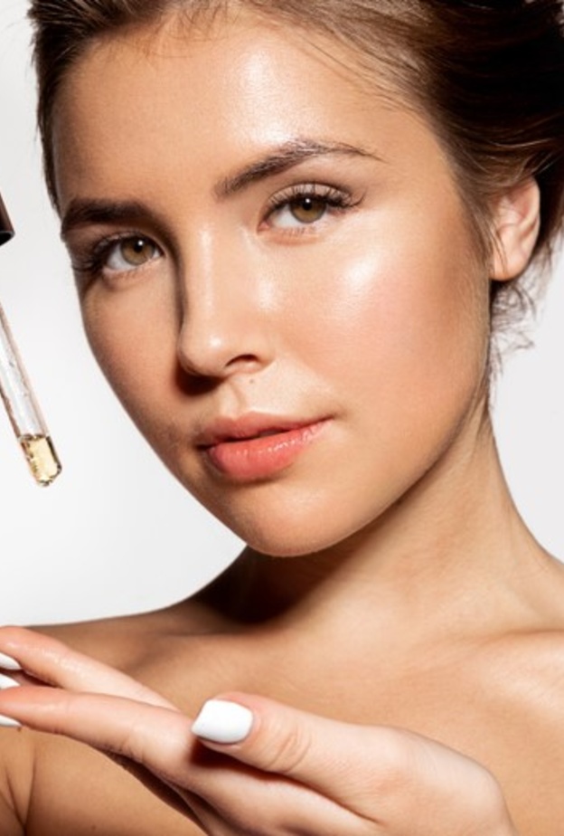 ما الفرق بين الزيوت الجافة والرطبة للعناية بالبشرة والشعر