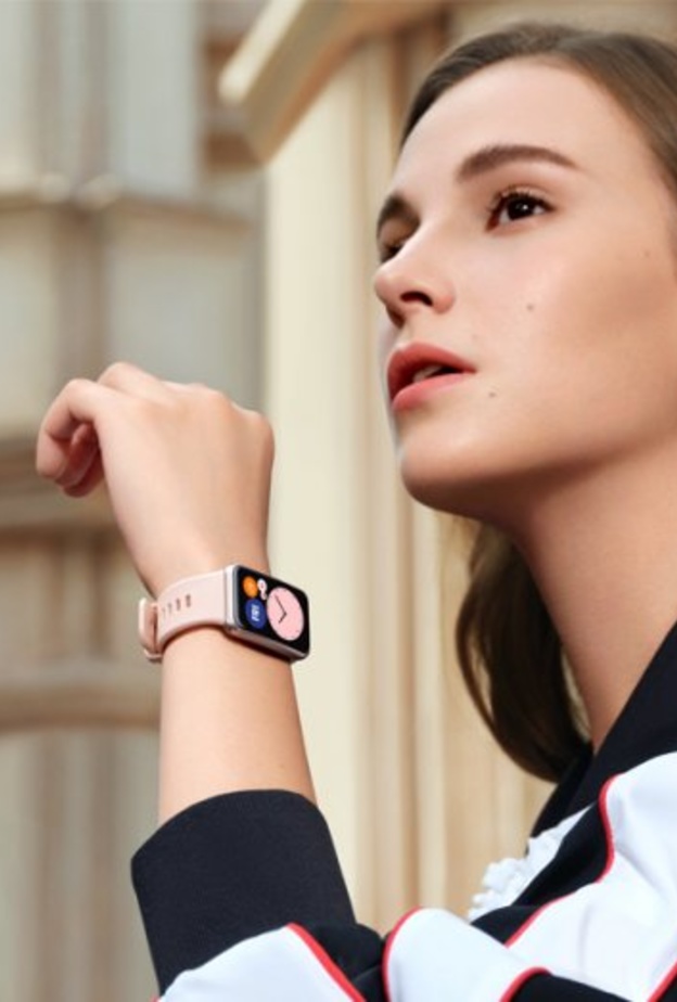 5 أسباب تجعل كل مُتابعي الموضة يحبون ساعة HUAWEI WATCH FIT الجديدة