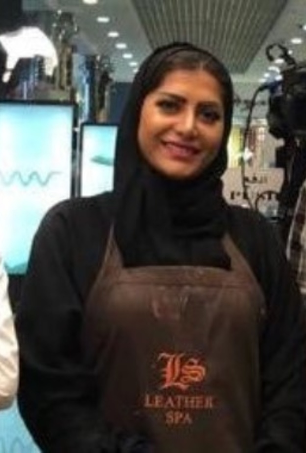  تعرفوا على شيخة البازي صاحبة أول مشروع بالمملكة للاهتمام بالجلود الفاخرة