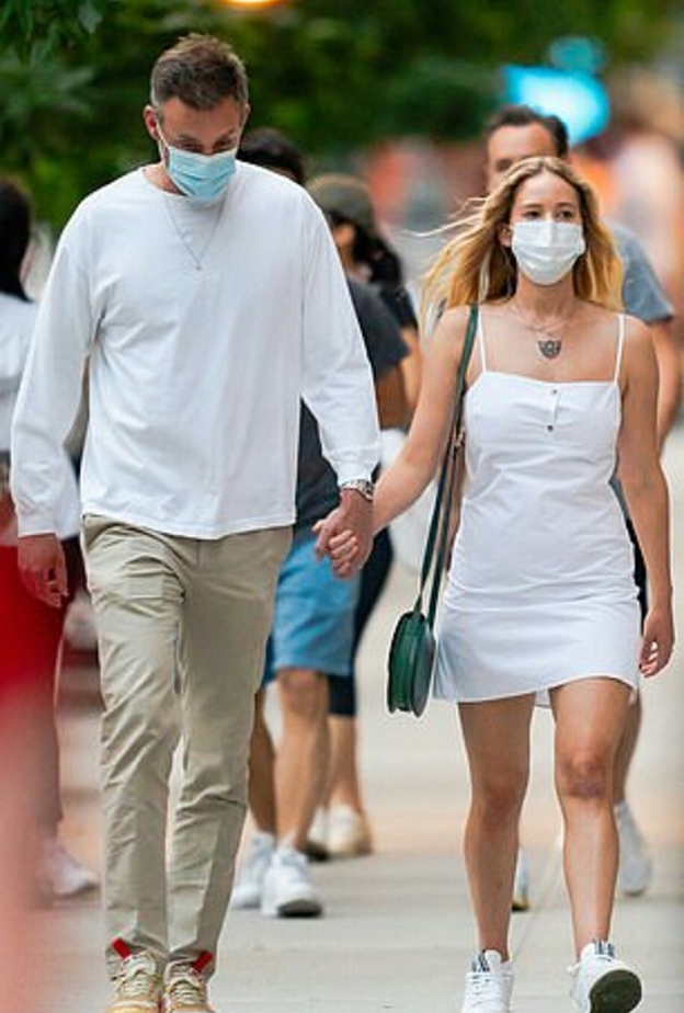 جينيفر لورانس و كوك ماروني 