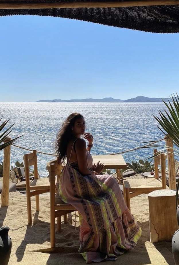 ياسمين صبري تقضي إجازة صيفية مرحة مع زوجها