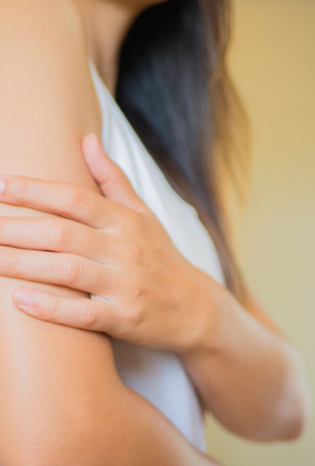  كيف تتم عملية شد الذراعين بتقنية الفيزر للتخلص من الدهون