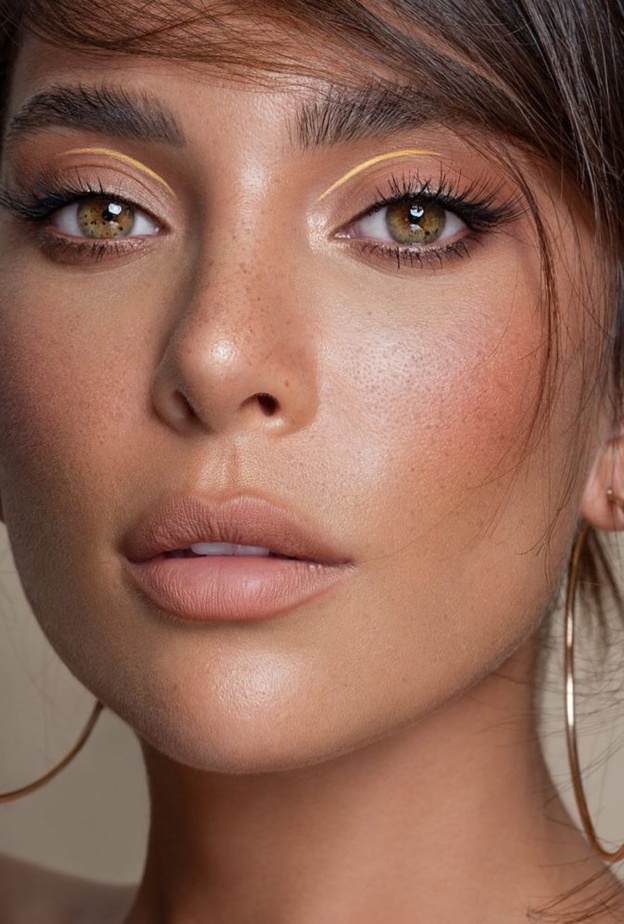 الآيلاينر أصفر أظهر جمال لون عينين لين برنجكجي