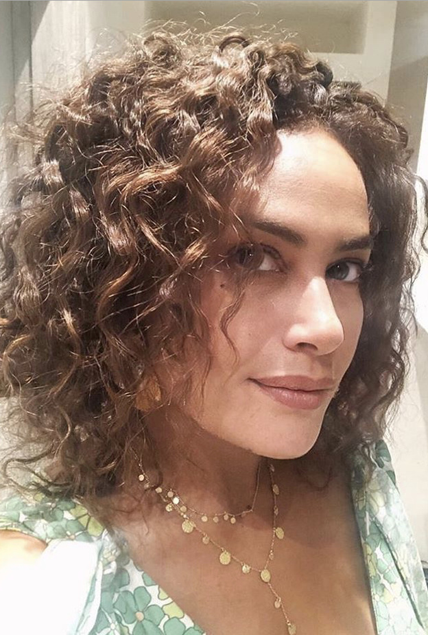 أحدث إطلالة للنجمة هند صبري بالشعر الكيرلي .. ما رأيكم؟ 