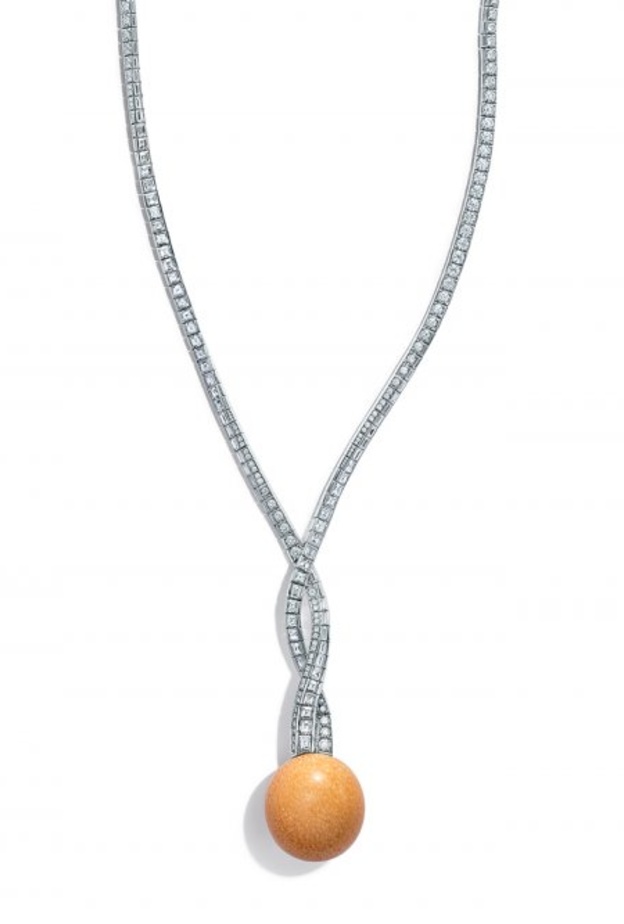 قلادات فاخرة مزينة بالالماس باغيت