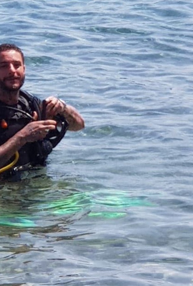 احمد الفيشاوي وزوجته وبناتها ووالدته