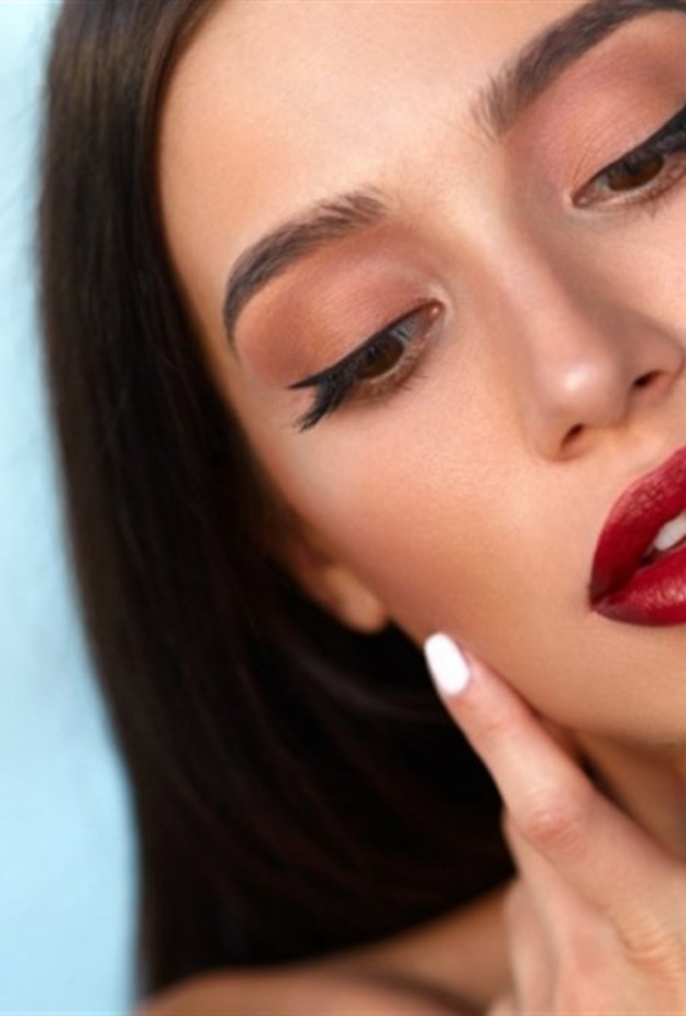 احمل ألوان أحمر الشفاه المناسبة للبشرة الحنطية في صيف 2020