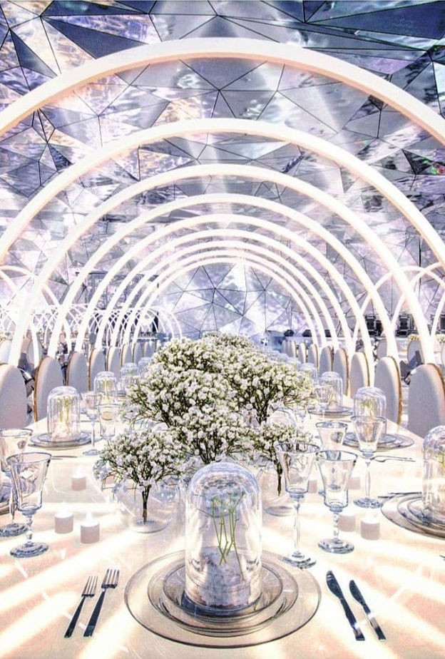 افكار ملوكية لزفاف حالم بالأبيض الناصع من تصميم Ali Bakhti