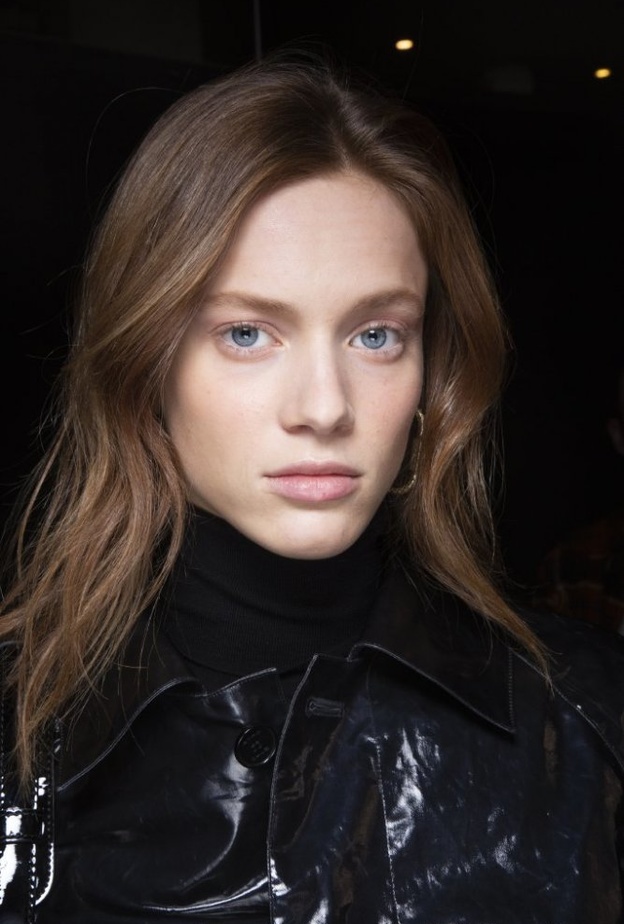 الوان صبغات شعر بنية بتدرحات مشرقة من Etro