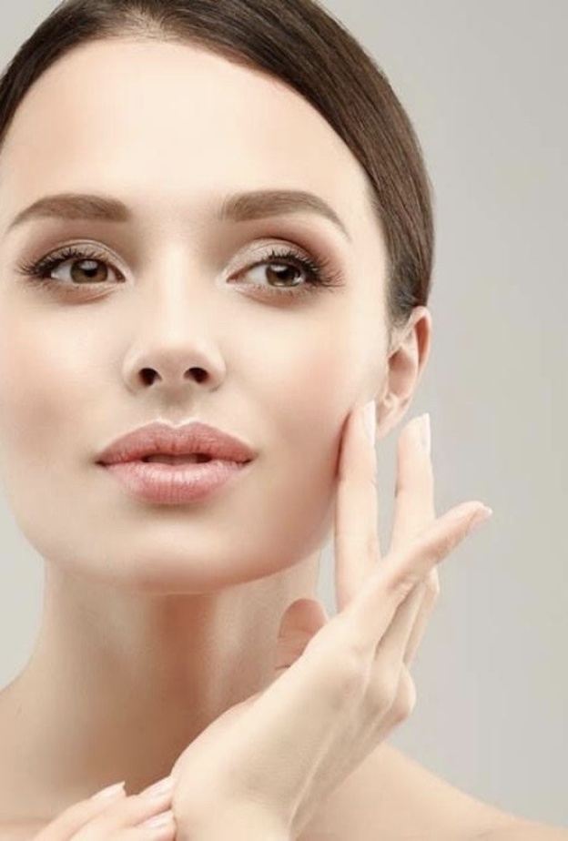 استخدمي الفازلين قبل النوم لتخفيف انتفاخ العينين