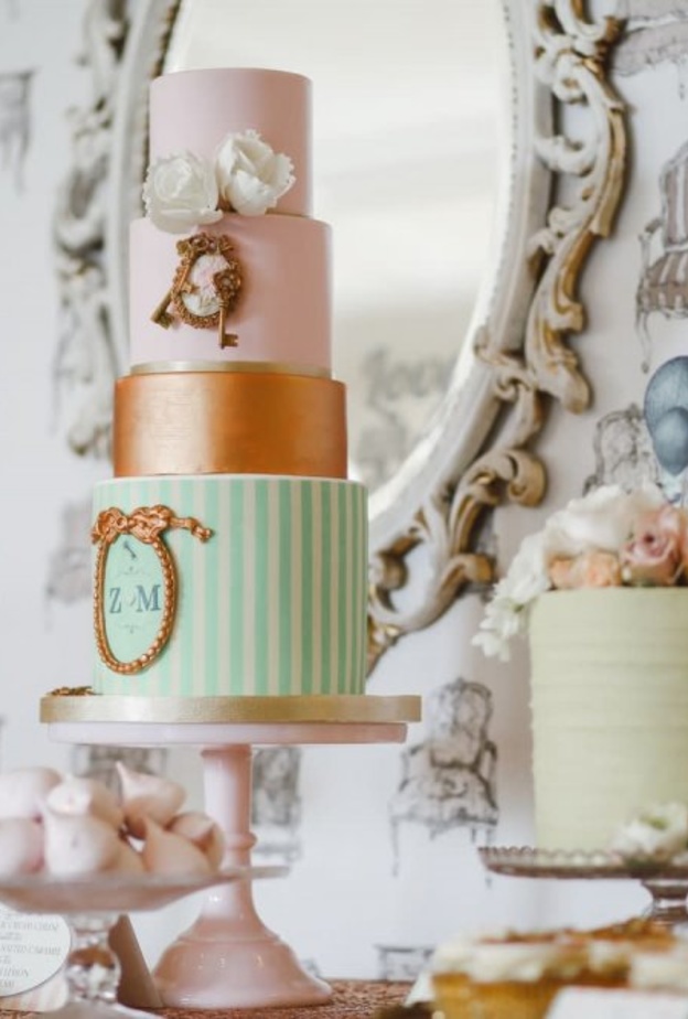 افكار لعرض كيك الزفاف بطريقة مميزة