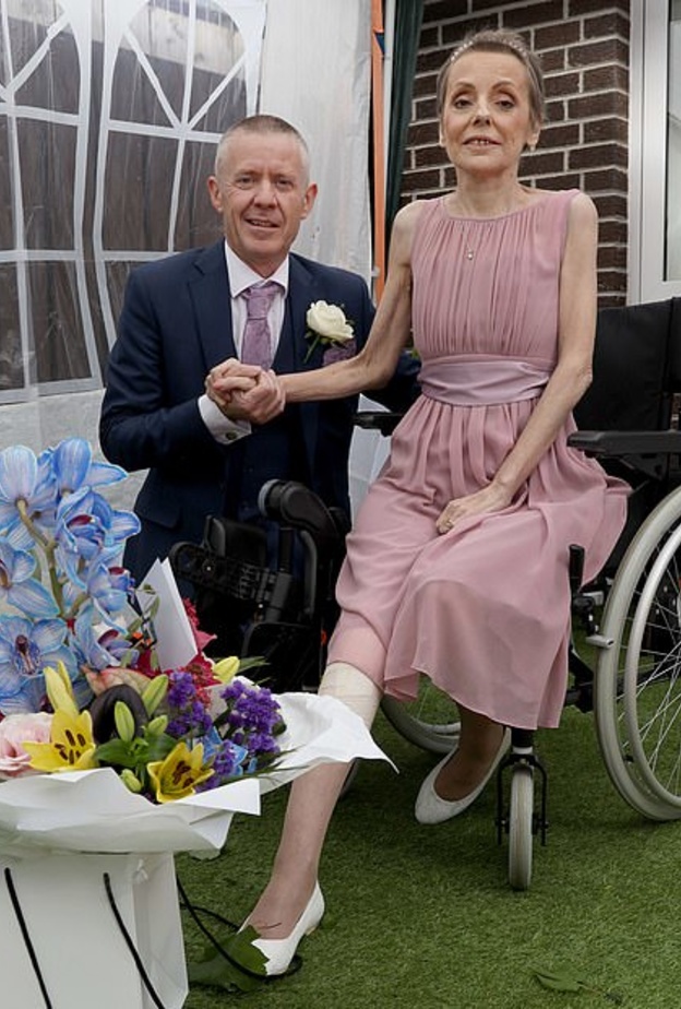 العروس سامنثا و عريسها فرانكي