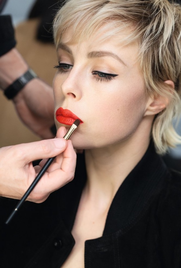 TATOUAGE COUTURE VELVET CREAM إطلالة شفاه جديدة تبشّر بعقد جديد من YSL Beauté