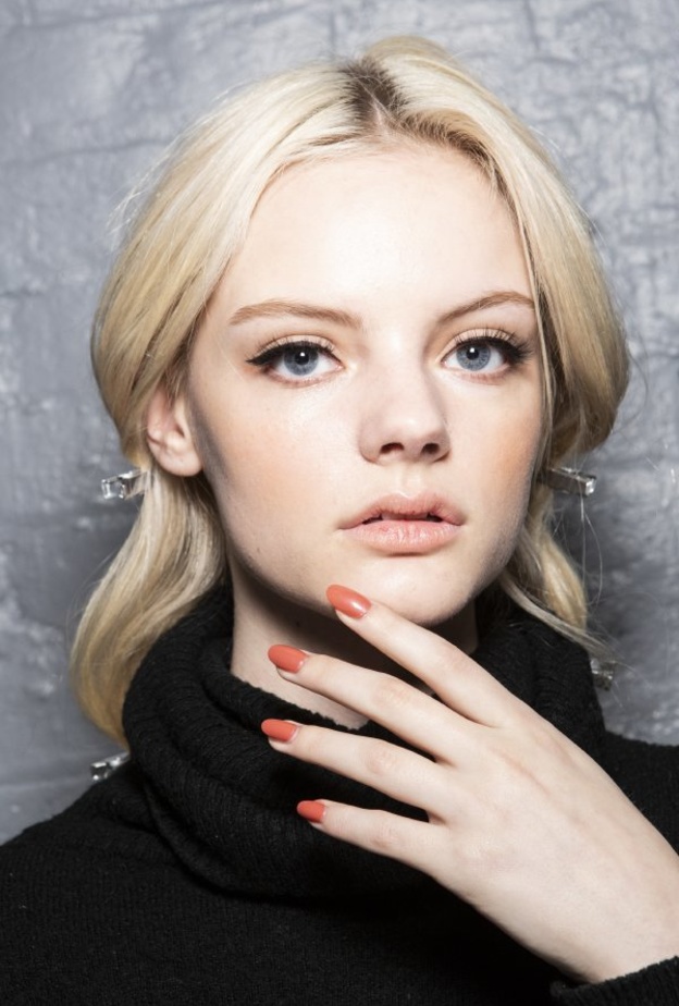 اجمل االوان مناكير خريف 2020 من Mark Fast