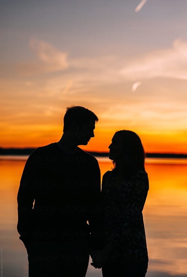 اربع اشارات تدل على علاقة ناجحة مع خطيبك - الاشتياق