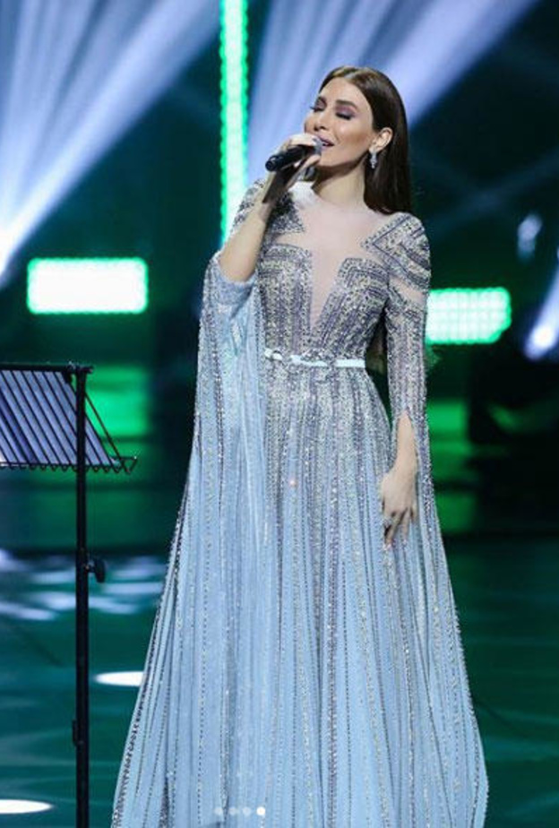  فستان مرصع من يارا