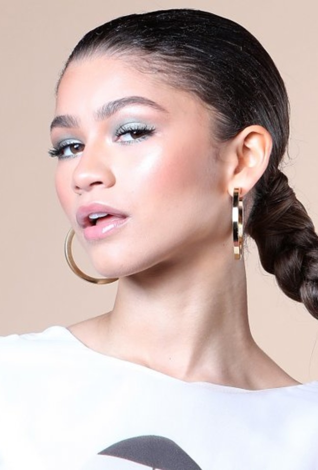  طرق تطبيق تسريحات شعر الضفائر من Zendaya