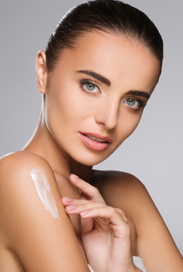 طريقة استخدام زبدة الشيا مع زيت الزيتون لازالة الخطوط البيضاء في الجسم