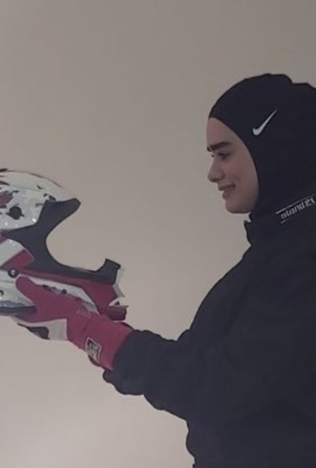 إسراء الدخيل أول متسابقة سعودية تتفوق على الرجال في بطولة تويوتا