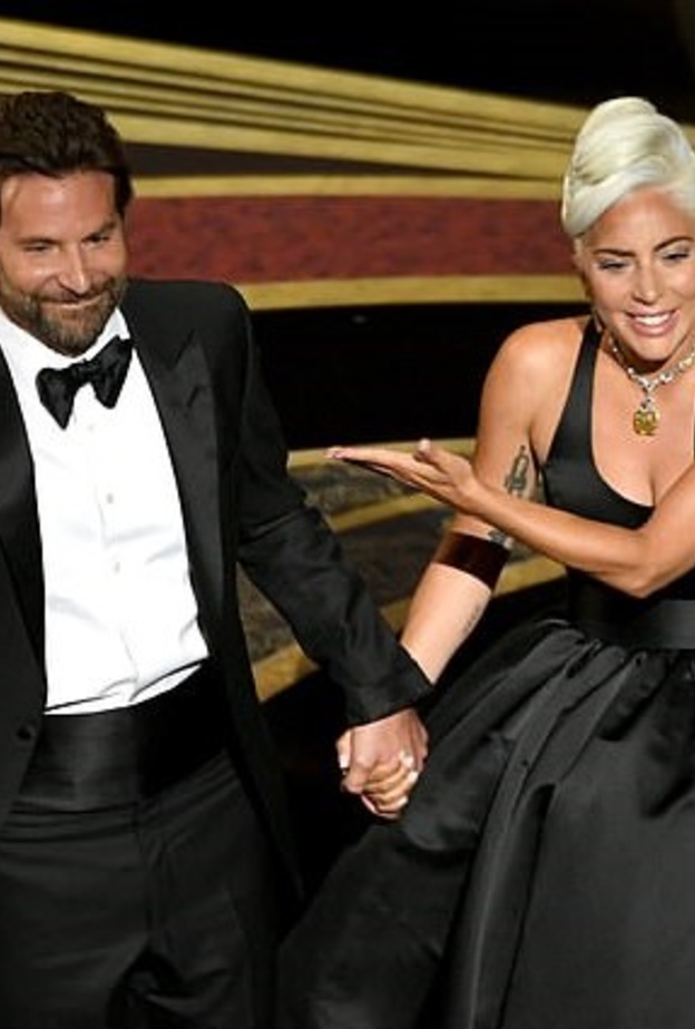 برادلي كوبر وليدي جاجا في حفل جوائز أوسكار