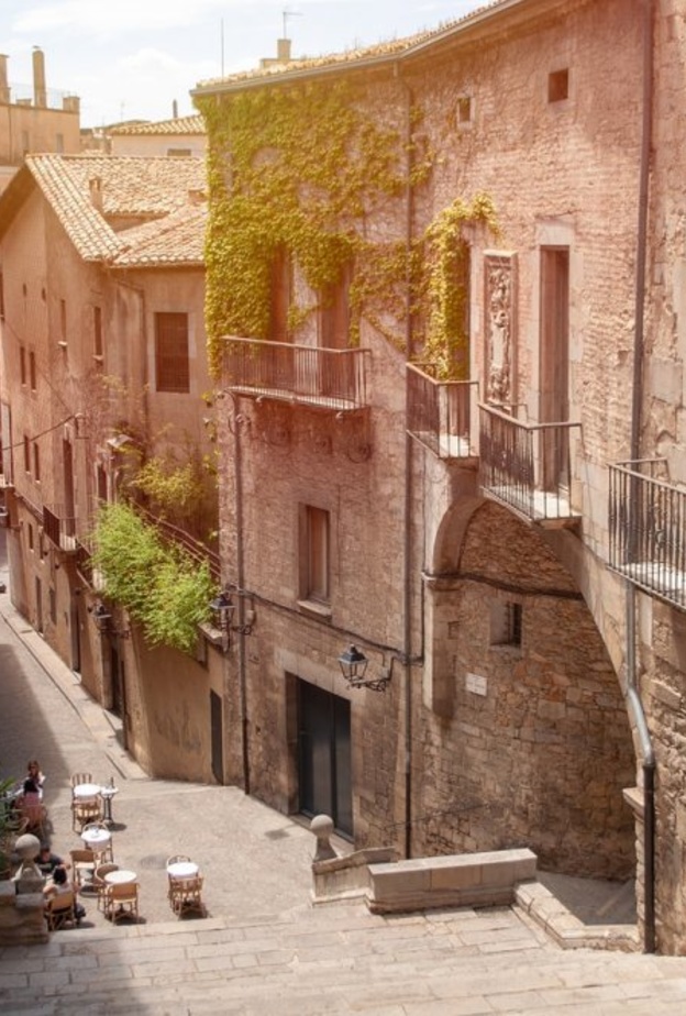  سحر العصور الوسطى في جيرونا بواسطة pixelRaw