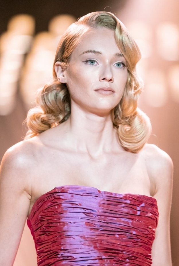  تسريحات شعر ويفي عريض وطويل من Christopher John Rogers