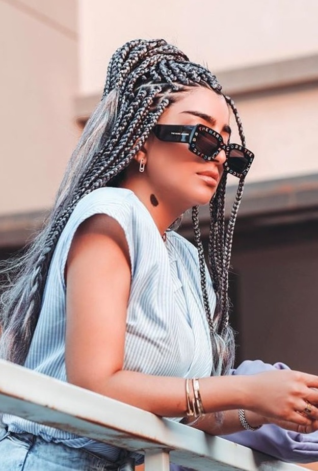 بثينة الرئيسي بالضفائر الافريقية