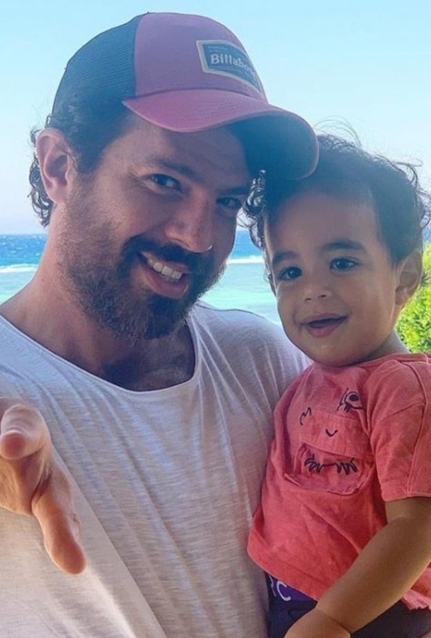 عمر الشناوي وابنه