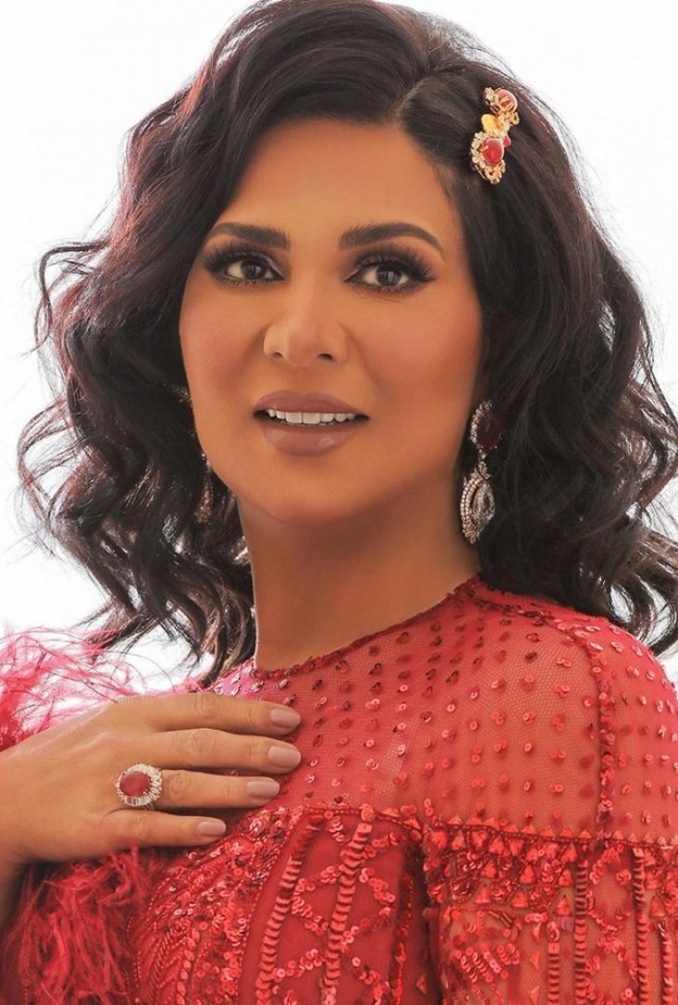 المطربة نوال