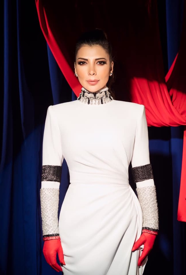  بدت أصالة ساحرة بفستان أبيض من توقيع المصمم نيكولا جبران