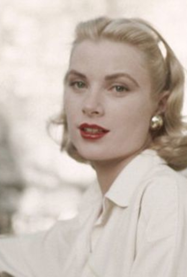 أجمل إطلالات أيقونة الموضة في الخمسينيات غريس كيلي