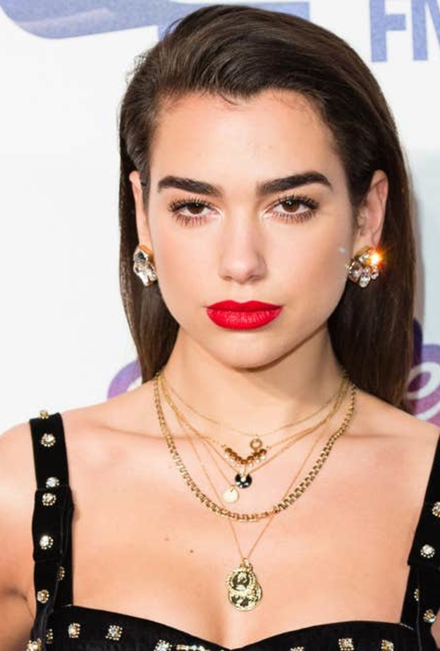  افكار تكديس السلاسل الذهب بوحي من النجمات 