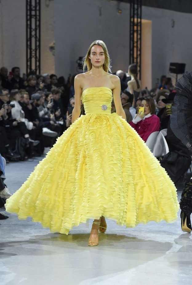 فستان من alexandre vauthier