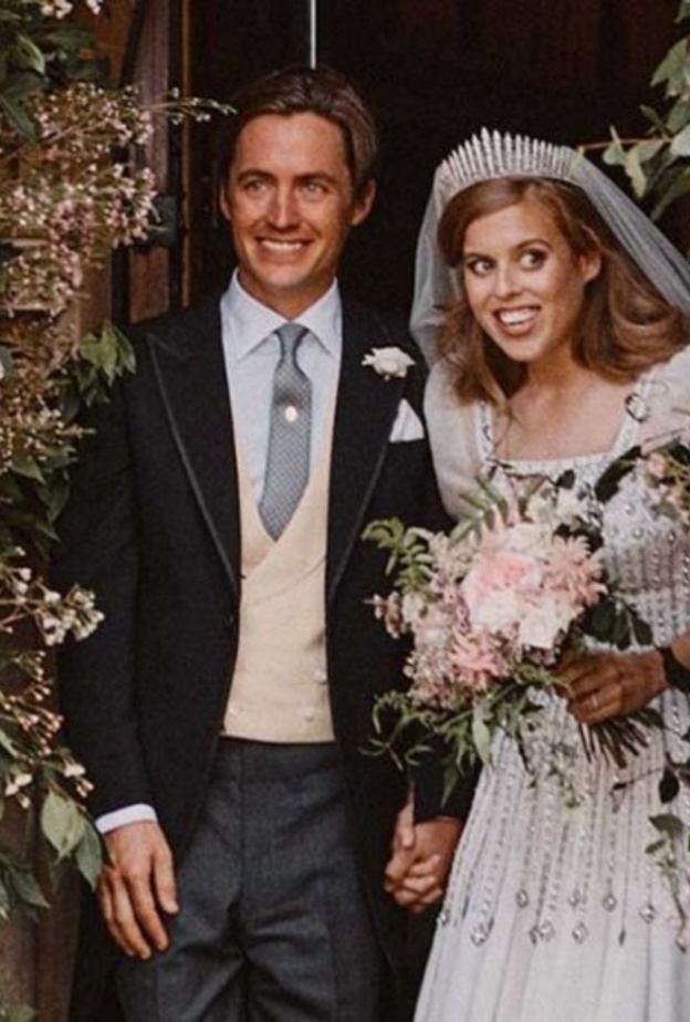  تفاصيل الفستان الذي ارتدته الأميرة بياتريس