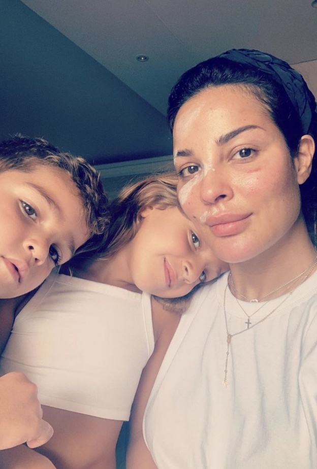 أحدث ظهور لنادين نسيب نجيم برفقة أولادها بعد خروجها من المستشفى