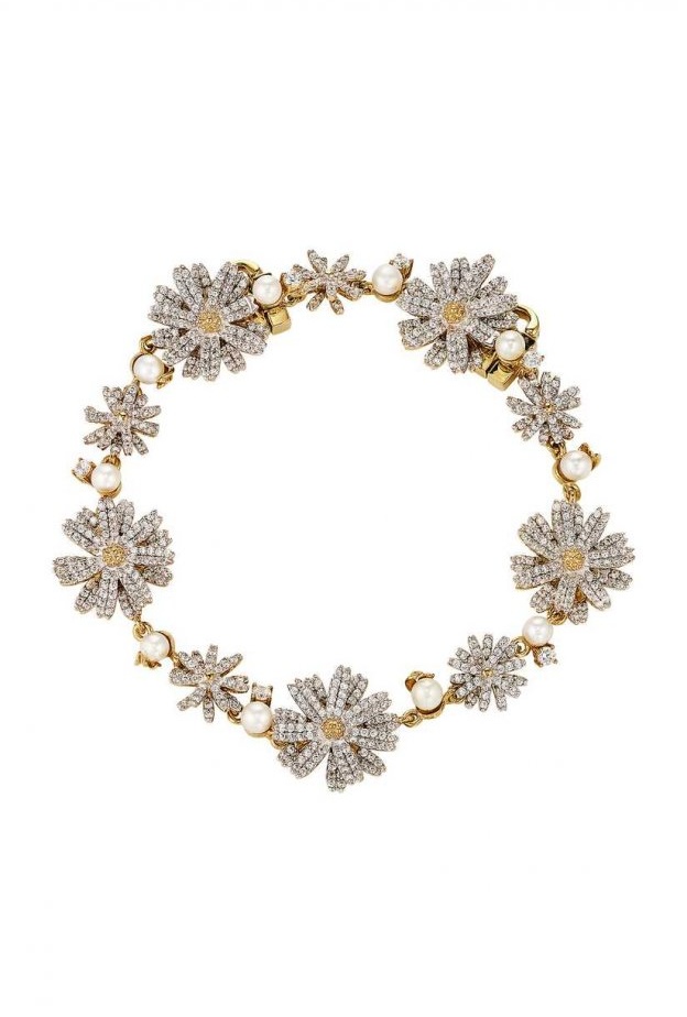  اسورة الماس مستوحاة من تصاميم الورود مزينة بحبات اللؤلؤ من Anabela Chan