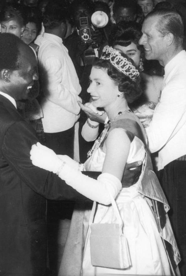 قصة رقصة ملكة بريطانيا مع الرئيس الغاني نكروما