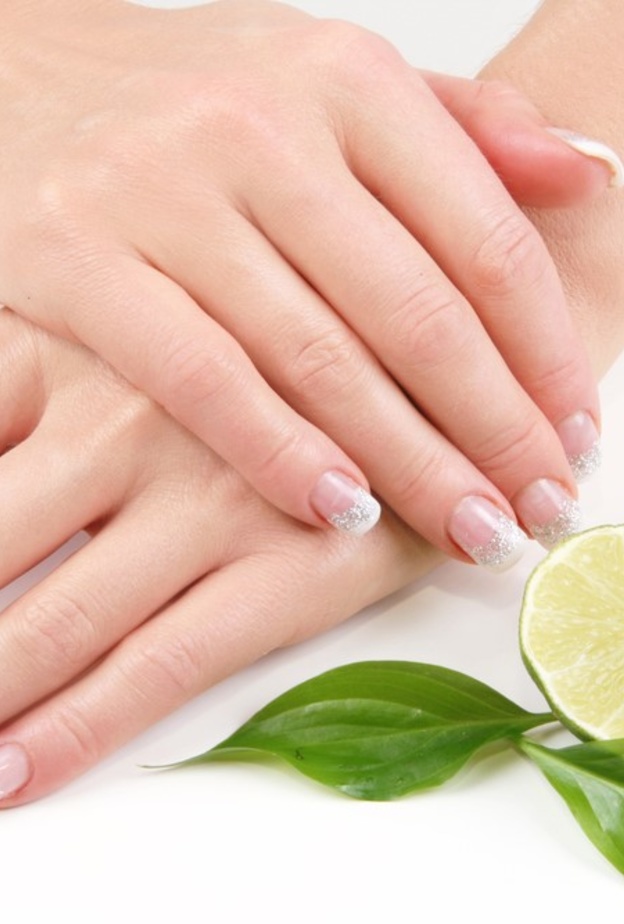 طريقة تقويه الاظافر وتطويلها باستخدام الثوم والليمون