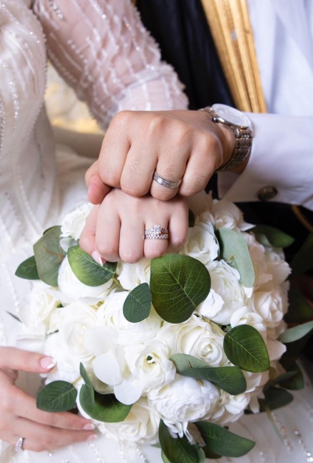  لقطة لعروسين بكاميرا المصورة السعودية فاطمة القطاب