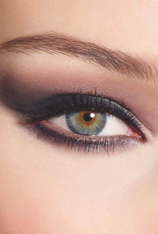 مكياج عيون سموكي أسود