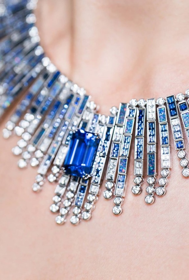 أقراط من ديور Dior