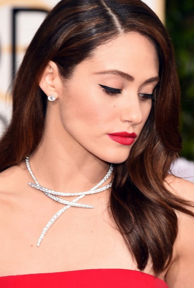  إطلالة كلاسيكية من وحي إيمي