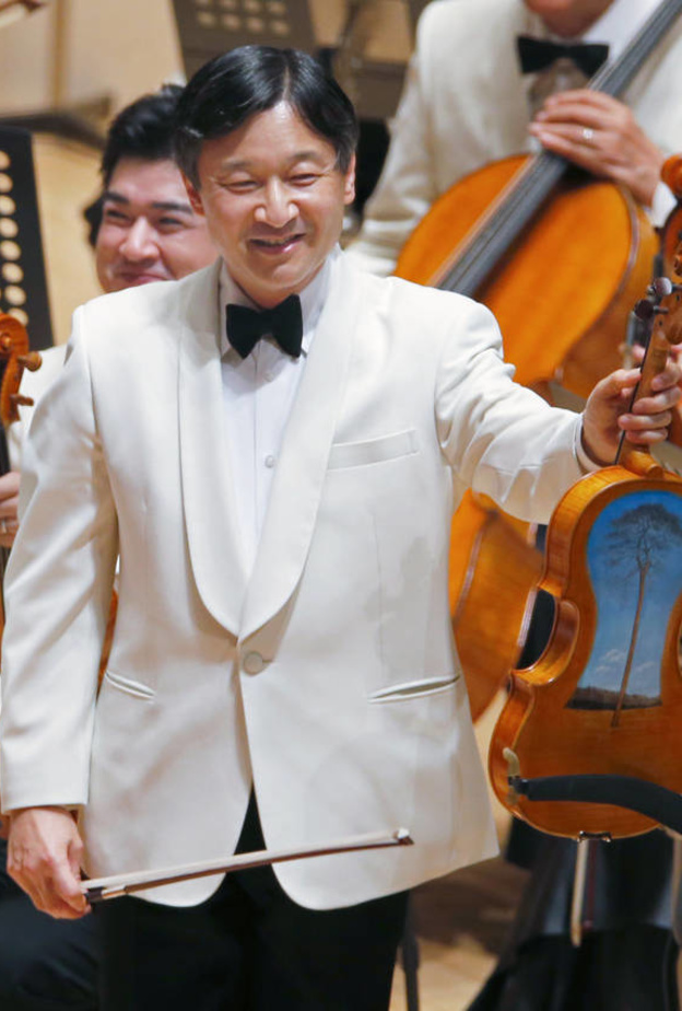 من هو إمبراطور اليابان "ناروهيتو" صاحب المواهب المتعددة؟