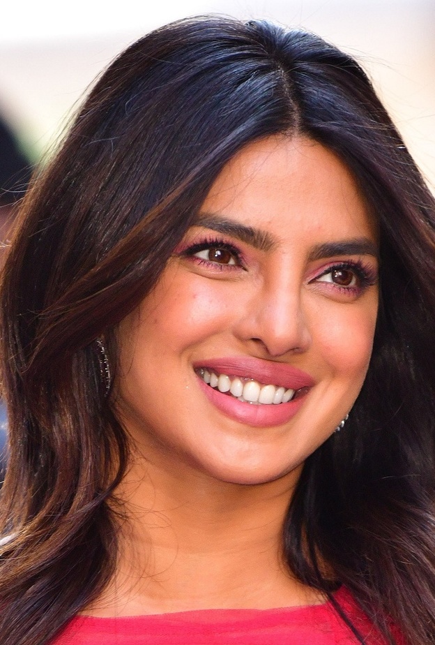 بريانكا شوبرا بنيو لوك شعر 2020